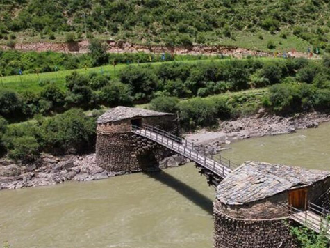 我很較牛的木橋不用一釘一鉚六百年不倒，紅軍長(zhǎng)征曾經(jīng)過(guò)